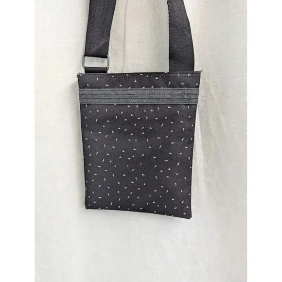 Dakine slim crossbody travel bag, black with white triangle pattern P5 - Picture 3 of 7